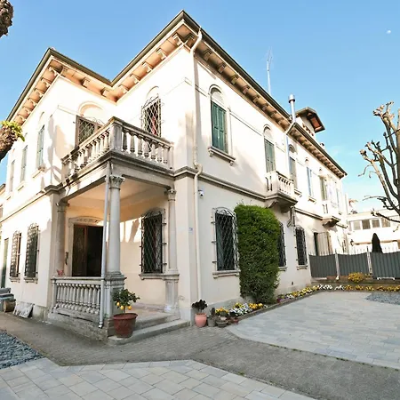 Casaelena Homestay *