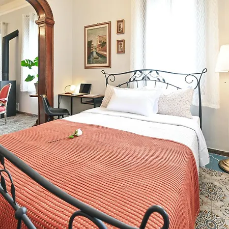 Casaelena Homestay *